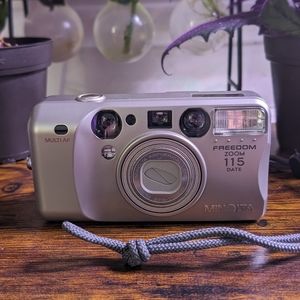 Minolta Freedom Zoom 130 35mm Point & Shoot Film Camera